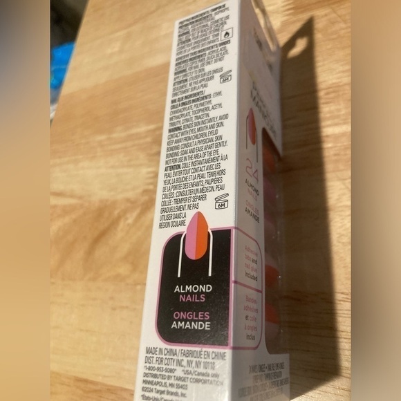 DVF Sally Hansen perfect manicure in melon dreams.24 almond nails. NWT - Picture 2 of 3